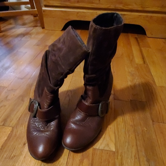 Boots - Picture 2 of 3